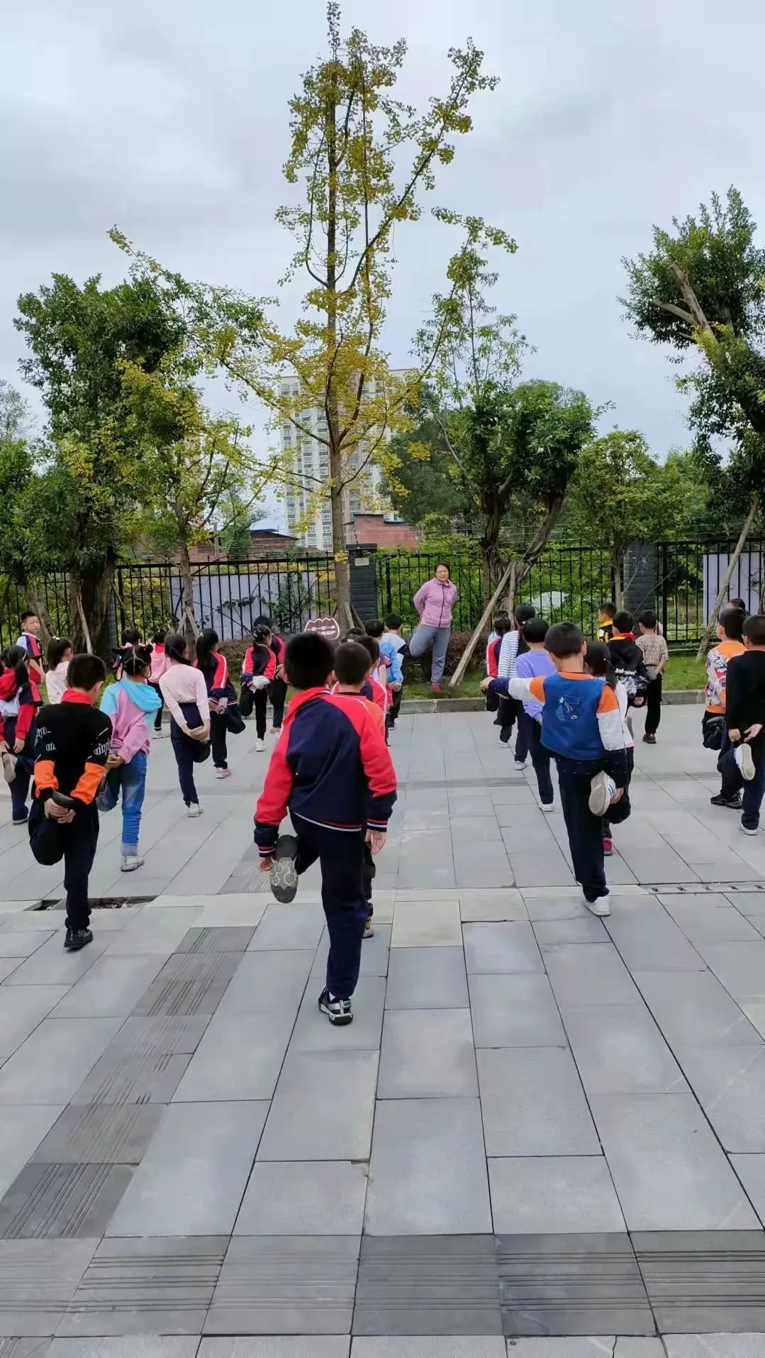 如何通过模拟比赛环境提高篮板实战能力?_1